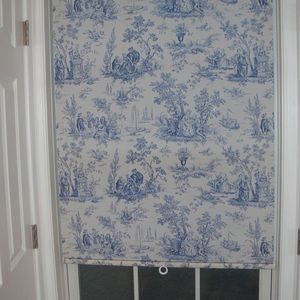 Hunter Douglas shade